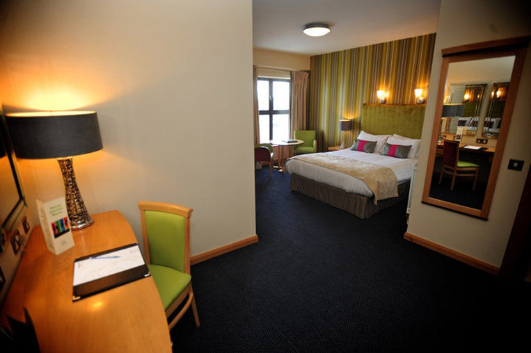 Maldron Hotel Derry Экстерьер фото